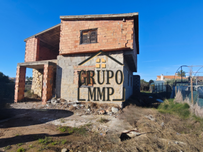 ¡Oportunidad Única! Estructura de Chalet Independiente para Diseñar a tu Gusto en Playa de Almassora