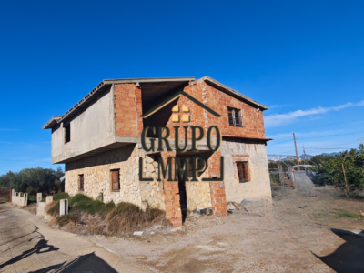 ¡Oportunidad Única! Estructura de Chalet Independiente para Diseñar a tu Gusto en Playa de Almassora