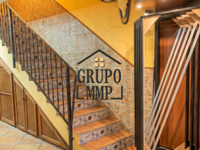 SE VENDE: Restaurante/Asador con Licencia + Vivienda de 3 Hab y Despacho. ¡Llave en Mano!