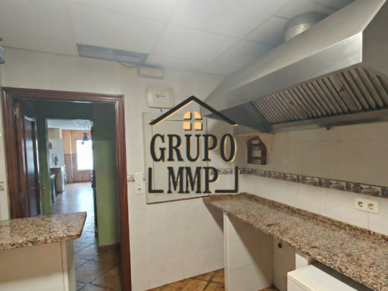 SE VENDE: Restaurante/Asador con Licencia + Vivienda de 3 Hab y Despacho. ¡Llave en Mano!