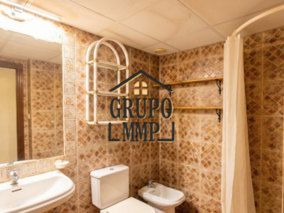 SE VENDE: Restaurante/Asador con Licencia + Vivienda de 3 Hab y Despacho. ¡Llave en Mano!