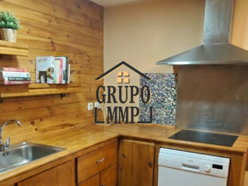 SE VENDE: Restaurante/Asador con Licencia + Vivienda de 3 Hab y Despacho. ¡Llave en Mano!