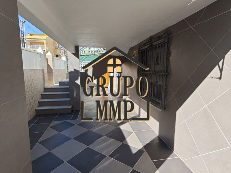 ¡Tu oasis junto al mar en OROPESA! Chalet versátil con 2 viviendas independientes y patio privado a 150m de la playa