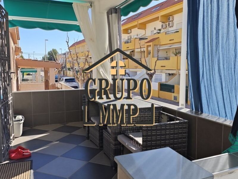 ¡Tu oasis junto al mar en OROPESA! Chalet versátil con 2 viviendas independientes y patio privado a 150m de la playa