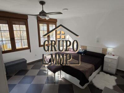 ¡Tu oasis junto al mar en OROPESA! Chalet versátil con 2 viviendas independientes y patio privado a 150m de la playa