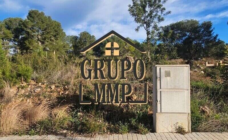 ¡Construye YA! Terreno con Proyecto y Licencia en Mas del Pi