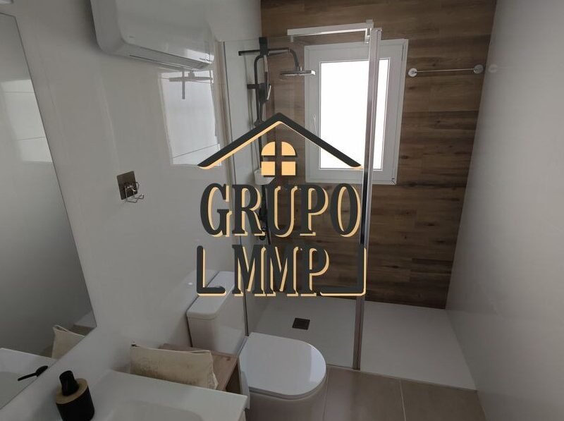 ¡Tu oasis junto al mar en OROPESA! Chalet versátil con 2 viviendas independientes y patio privado a 150m de la playa