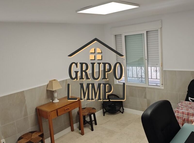 ¡Tu oasis junto al mar en OROPESA! Chalet versátil con 2 viviendas independientes y patio privado a 150m de la playa