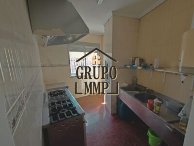 ¡OPORTUNIDAD ÚNICA! Edificio con Bar en Funcionamiento y Licencia – Junto a Av. Valencia