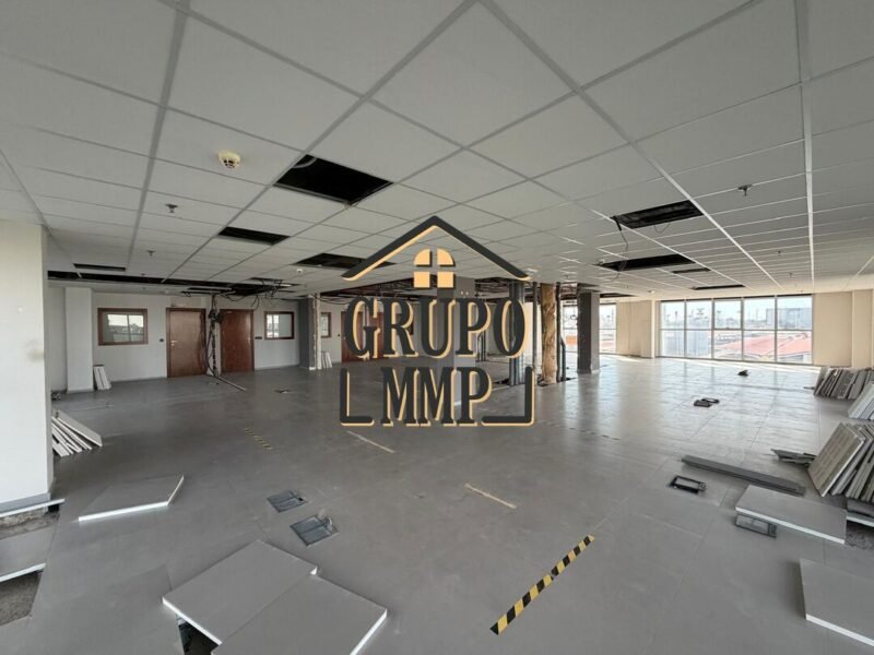 Máxima Visibilidad: Oficina Esquinera de 131 m² en Gumbau Center