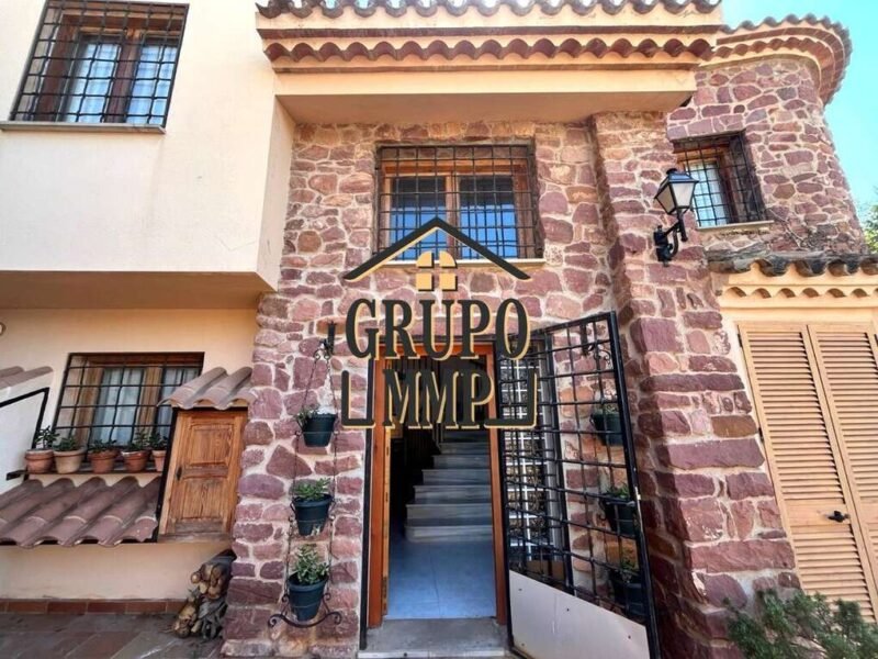 Auténtica joya de piedra con vistas infinitas: El refugio con alma que busca para su nueva vida. ¡Descúbralo hoy!