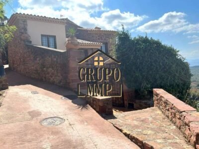 Auténtica joya de piedra con vistas infinitas: El refugio con alma que busca para su nueva vida. ¡Descúbralo hoy!