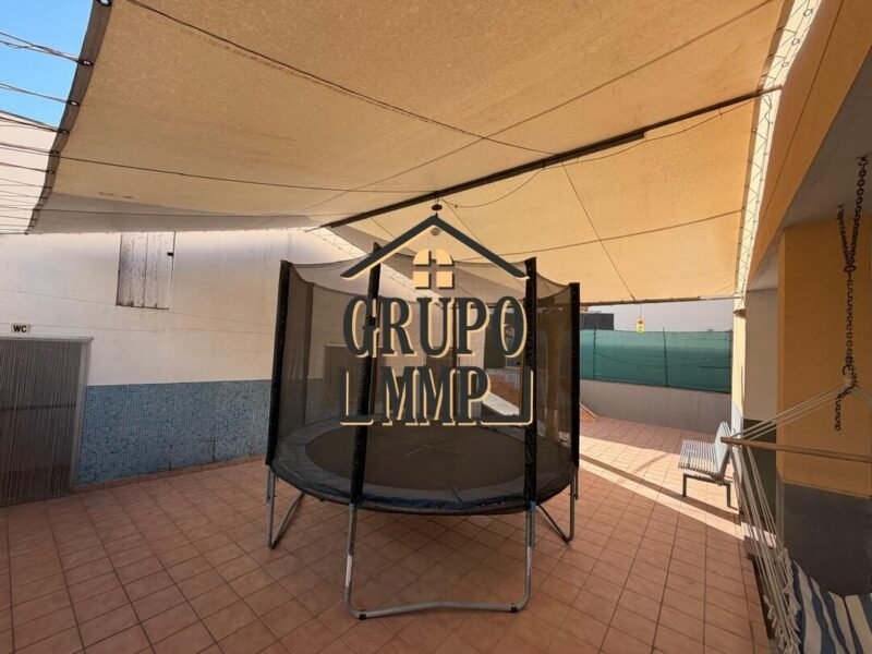 Espectacular Unifamiliar con Piscina en La Platja de Almassora: Espacio, Luz y Confort.