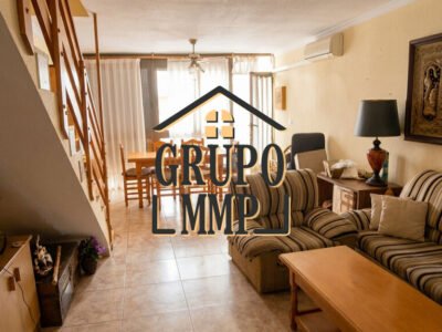 Adosado con Apartamento Independiente y Patio en Benicasim.