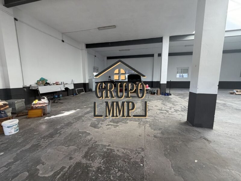 Nave estratégica y diáfana con 3.526m² de terreno rústico polivalente