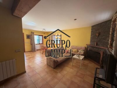 Chalet exclusivo con piscina y pádel junto a la Av. del Mar