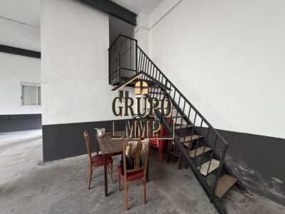 Nave estratégica y diáfana con 3.526m² de terreno rústico polivalente