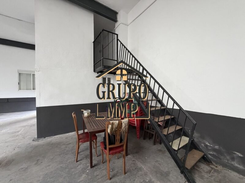 Nave estratégica y diáfana con 3.526m² de terreno rústico polivalente