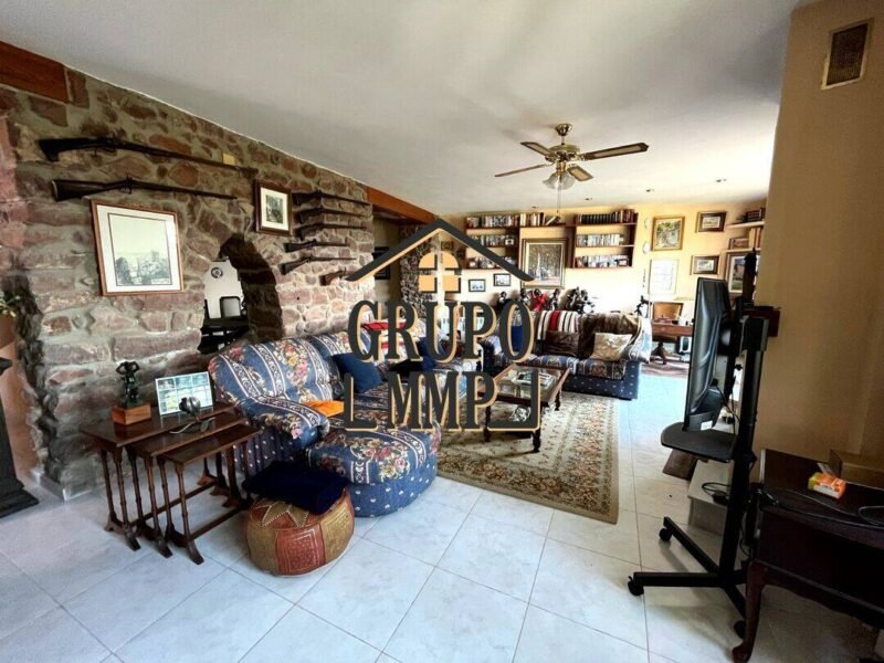 Auténtica joya de piedra con vistas infinitas: El refugio con alma que busca para su nueva vida. ¡Descúbralo hoy!