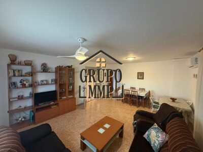 Espectacular Unifamiliar con Piscina en La Platja de Almassora: Espacio, Luz y Confort.