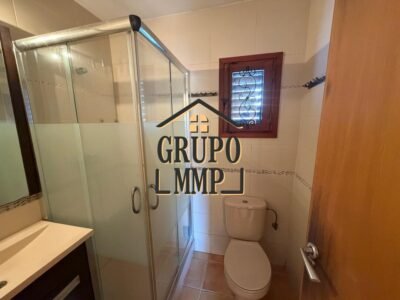 Chalet exclusivo con piscina y pádel junto a la Av. del Mar