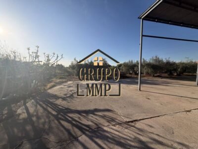 Nave estratégica y diáfana con 3.526m² de terreno rústico polivalente