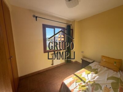 Chalet exclusivo con piscina y pádel junto a la Av. del Mar