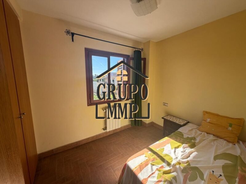 Chalet exclusivo con piscina y pádel junto a la Av. del Mar