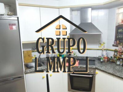 Adosado con Apartamento Independiente y Patio en Benicasim.