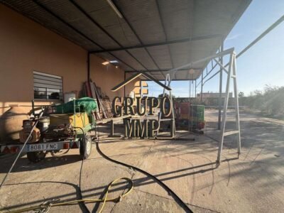 Nave estratégica y diáfana con 3.526m² de terreno rústico polivalente