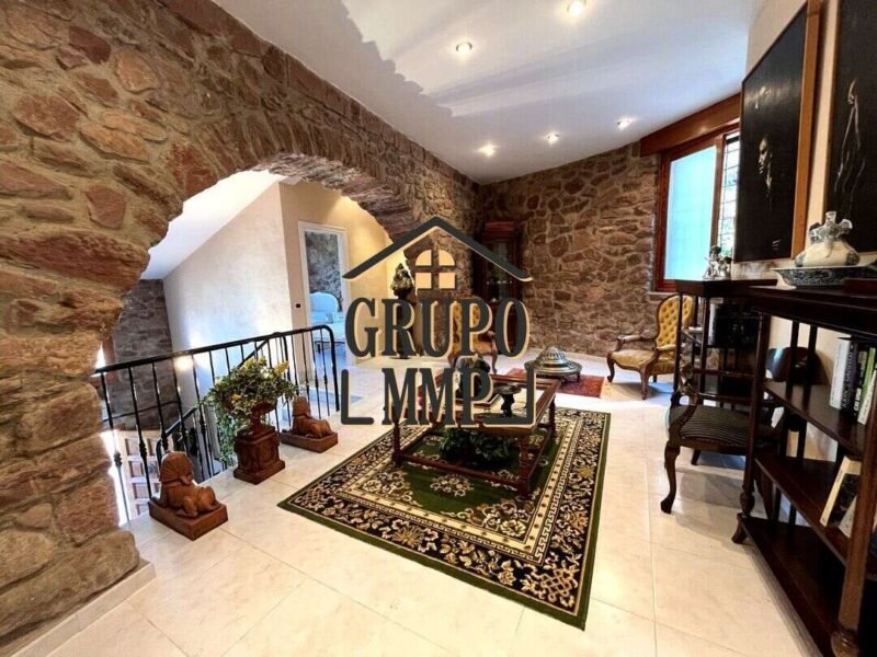 Auténtica joya de piedra con vistas infinitas: El refugio con alma que busca para su nueva vida. ¡Descúbralo hoy!