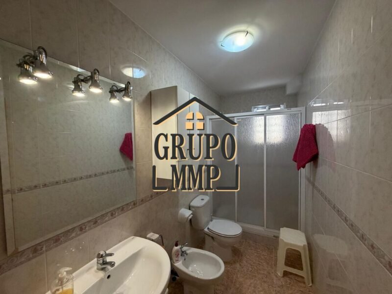 Espectacular Unifamiliar con Piscina en La Platja de Almassora: Espacio, Luz y Confort.