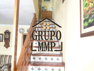 Adosado con Apartamento Independiente y Patio en Benicasim.