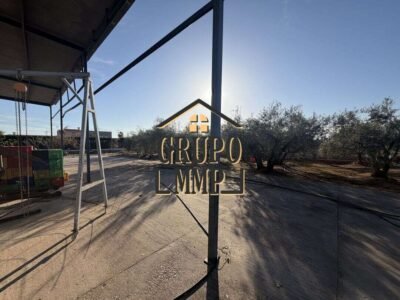 Nave estratégica y diáfana con 3.526m² de terreno rústico polivalente