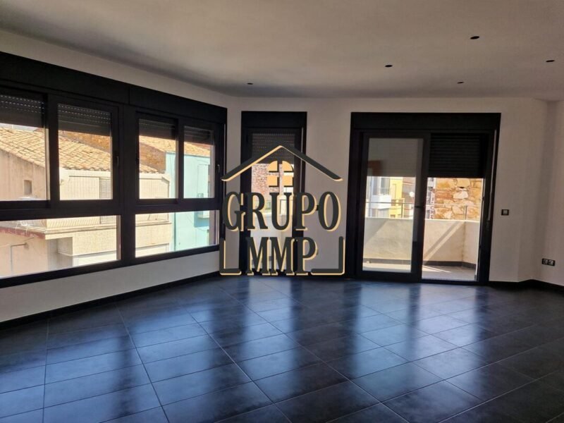 Piso luminoso y tranquilo en Torreblanca: confort para tu familia