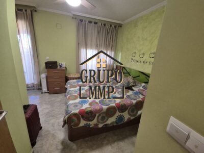 ¡Ahorro Energético Total! Adosado Seminuevo con Placas Solares y Gran Garaje