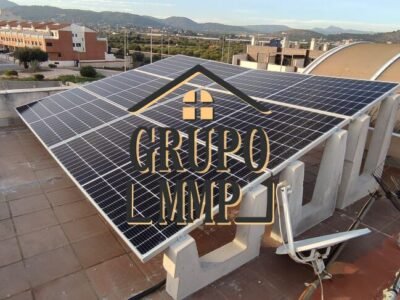 ¡Ahorro Energético Total! Adosado Seminuevo con Placas Solares y Gran Garaje