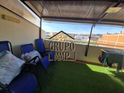 ¡Ahorro Energético Total! Adosado Seminuevo con Placas Solares y Gran Garaje