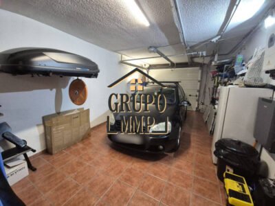 ¡Ahorro Energético Total! Adosado Seminuevo con Placas Solares y Gran Garaje