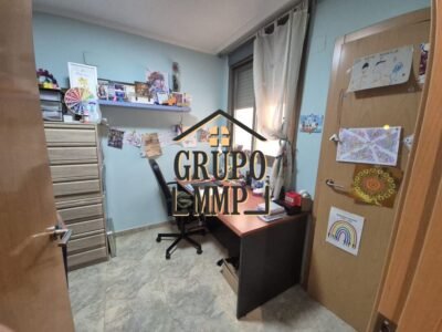 ¡Ahorro Energético Total! Adosado Seminuevo con Placas Solares y Gran Garaje